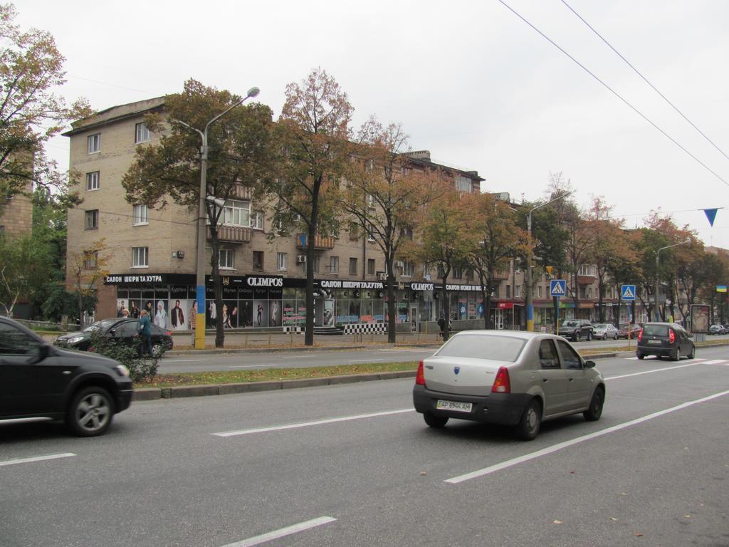 Apartment On Sobornyi Avenue 143 Near Intourist Hotel Zaporizhia Exterior photo